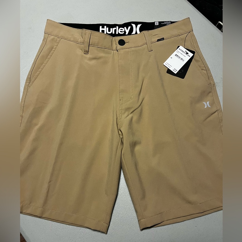 😎3/$20😎 Hurley Walking shorts, beige, size 32. New with tags. 4️⃣